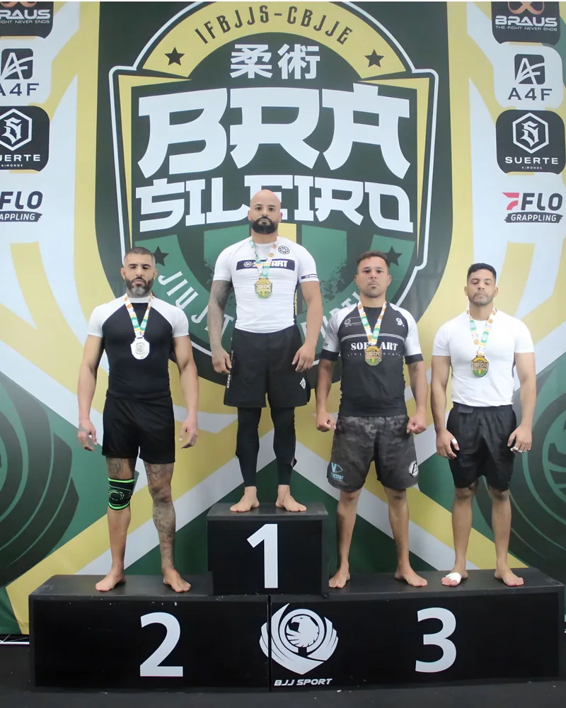 Pódio de jiu-jítsu no Campeonato Brasileiro IFBJJS-CBJJE